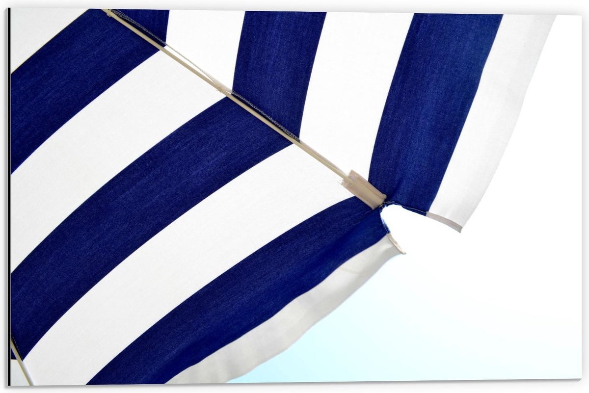 Dibond - Blauw Witte Parasol - 60x40cm Foto op Aluminium (Met Ophangsysteem)