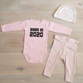 pyjama Baby pakje cadeau geboorte meisje jongen set met tekst aanstaande zwanger kledingset pasgeboren unisex  romper lange mouw wit en broekje| Huispakje | Kraamkado | Gift Set babyset kraam