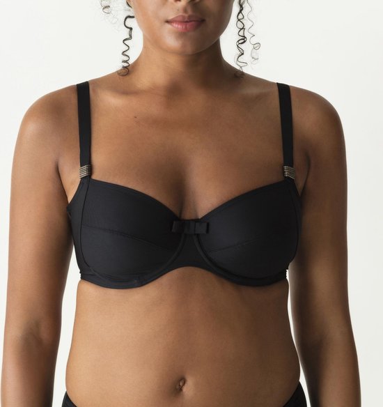 Zwarte bikinitop met strikje middenvoor en versierde bandjes.