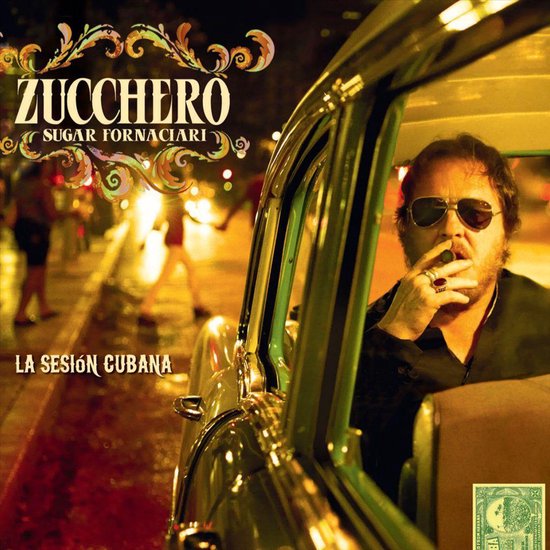 Zucchero, Sugar Fornaciari, rookt een sigaar in een auto, met "La Sesión Cubana" tekst.