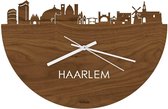 Skyline Klok Haarlem Notenhout - Ø 40 cm - Stil uurwerk - Wanddecoratie - Meer steden beschikbaar - Woonkamer idee - Woondecoratie - City Art - Steden kunst - Cadeau voor hem - Cadeau voor haar - Jubileum - Trouwerij - Housewarming - WoodWideCities