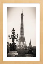 JUNIQE - Poster in houten lijst Eiffel Tower -40x60 /Grijs & Wit