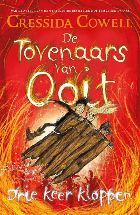Couverture du livre 'De Tovenaars van Ooit 3 - Drie keer kloppen' par Cressida Cowell, montrant trois enfants volant sur un tronc d'arbre.