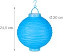 Een blauwe papieren lampion van 20 cm breed en 24,5 cm hoog, met een haak om op te hangen.