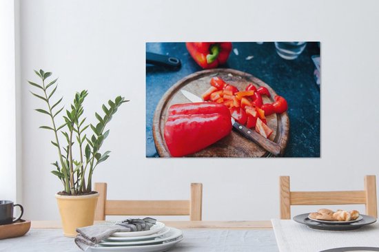 Poivron rouge haché sur fond bois Toile 90x60 cm - Tirage photo sur toile (Décoration murale salon / chambre)