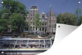 Tuindecoratie Rondvaartboot in de Brouwersgracht in Amsterdam - 60x40 cm - Tuinposter - Tuindoek - Buitenposter