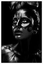 Vrouw in het donker - Foto op Akoestisch paneel - 80 x 120 cm