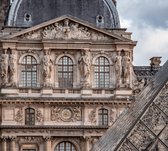 Close-up van de Piramide van het Louvre in Parijs - Fotobehang (in banen) - 250 x 260 cm