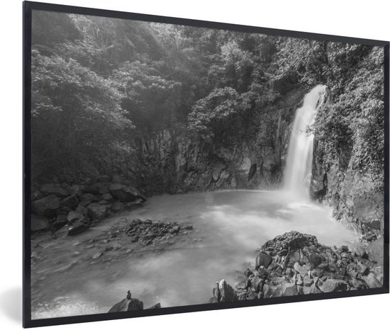 Fotolijst incl. Poster Zwart Wit- Rio Celeste waterval bij de Tenoria Vulkaan in Costa Rica in zwart wit - 120x80 cm - Posterlijst