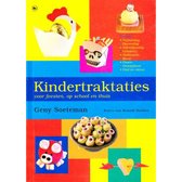 Boek 'Kindertraktaties': kippen, traktaties, schedel, en gebakjes.