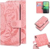 Voor Motorola Moto G8 Play / One Macro Tiger Embossing Pattern Horizontale Flip lederen tas met houder & kaartsleuven & portemonnee (roze)