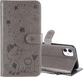 Voor iPhone 11 Cat Bee Embossing Pattern Schokbestendige horizontale flip lederen tas met houder & kaartsleuven & portemonnee (grijs)