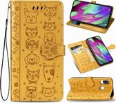 Voor Galaxy A40 schattige kat en hond reliëf horizontale flip lederen tas met beugel / kaartsleuf / portemonnee / lanyard (geel)