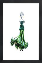 JUNIQE - Poster in houten lijst Broccoli - modeschets -20x30 /Groen &