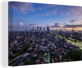 Canvas Schilderij De Skyline Surabaya bij zonsopkomst in Indonesië - 30x20 cm - Wanddecoratie