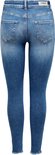 Achterkant van een spijkerbroek met hoge taille, blauwe denim met lichte wassing en rafelige zoom.