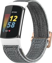 By Qubix - Geschikt voor Fitbit Charge 5 - Fitbit Charge 6 - Elastisch nylon bandje - Wit - grijs - Smartwatch Band - Horlogeband - Polsband