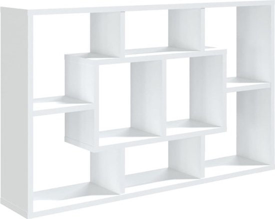 Een leeg wit wandrek met een asymmetrisch ontwerp.