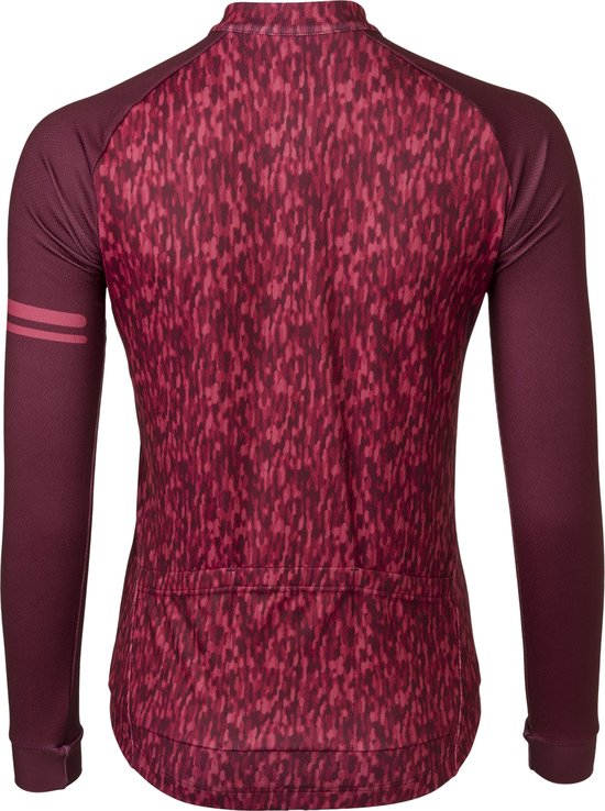 Achterkant van een rood fietsshirt met lange mouwen, met een abstract patroon in roodtinten en dubbele rode strepen op de linkermouw.