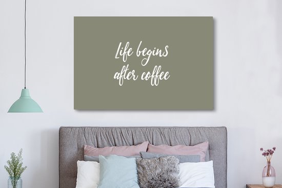 Canvas schilderij 180x120 cm - Wanddecoratie Quotes - Spreuken - Life begins after coffee - Koffie - Muurdecoratie woonkamer - Slaapkamer decoratie - Kamer accessoires - Schilderijen