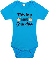 This boy loves grandpa tekst baby rompertje blauw jongens - Cadeau opa - Babykleding 68