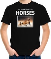 Dieren foto t-shirt Bruin paard - zwart - kinderen - amazing horses - cadeau shirt Bruine paarden liefhebber - kinderkleding / kleding 122/128