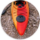 WallClassics - PVC Schuimplaat Muurcirkel - Rood Oranje Kano op het Land - 70x70 cm Foto op Muurcirkel (met ophangsysteem)