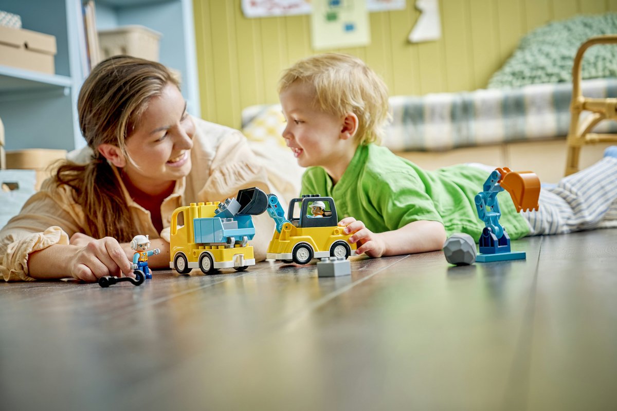 LEGO DUPLO 3-in-1 bouwvoertuigen: drie voertuigen in één set thumbnail 4