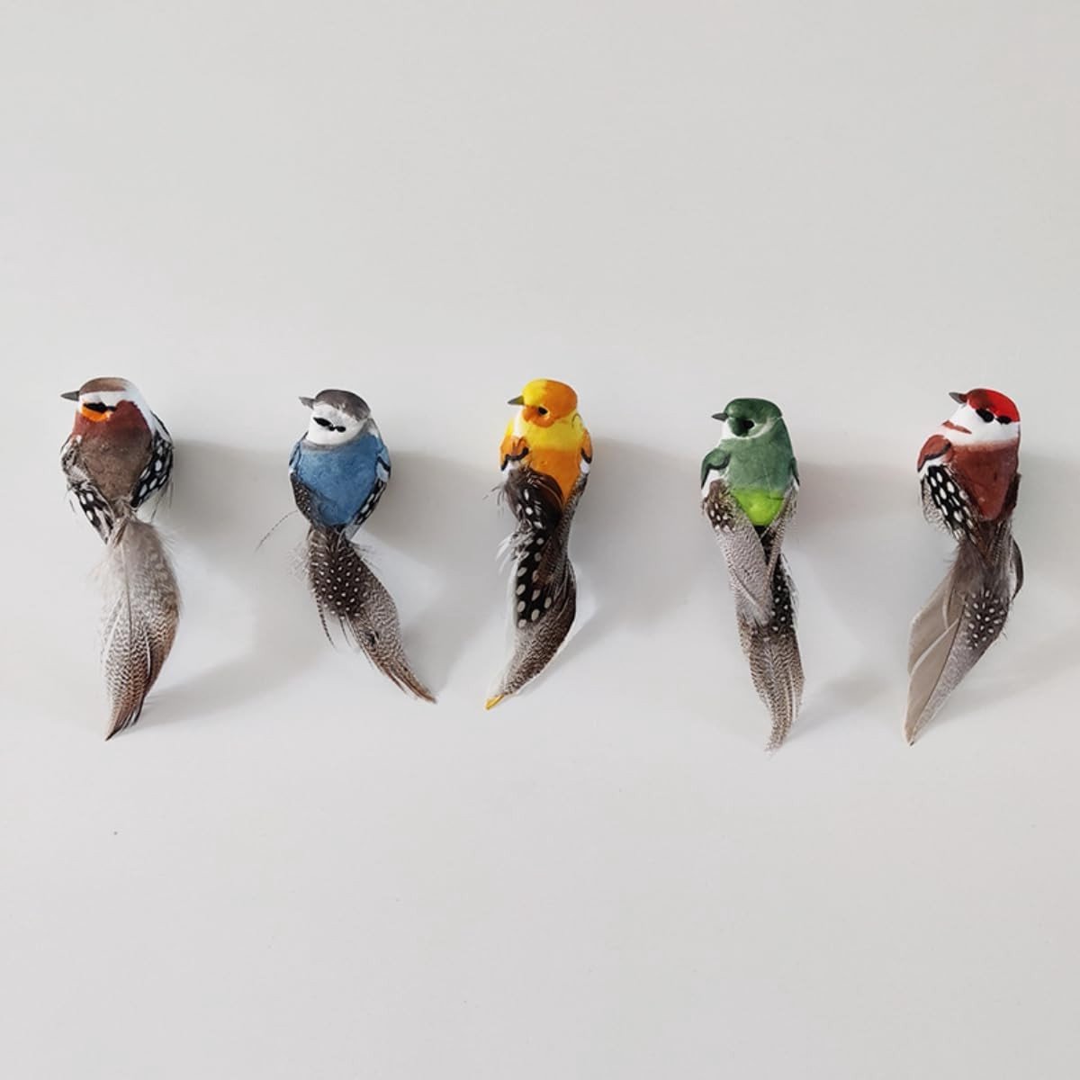 Set van 5 Realistische Vogelfiguren met Veertjes - Decoratieve Foam Vogels voor Tuin, Kamer en Balkon, Perfect voor Kerstversiering en Planten Decoratie