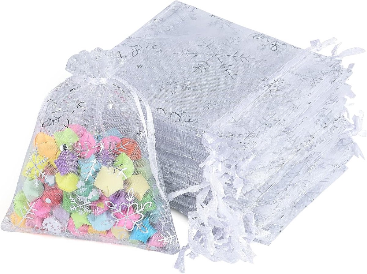 50 Witte Organza Zakjes voor Kerstmis - 9 x 12 cm Kleine Cadeautjes met Sneeuwvlokken en Trekkoord, Perfect voor Feestjes en Decoratie