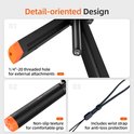 Detail van de zwarte en oranje selfiestick: 1/4" schroefgat, antislip textuur, polsband.