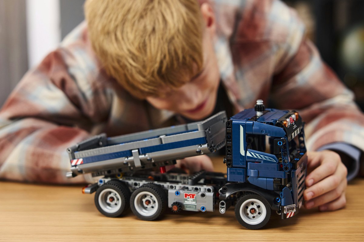 LEGO® Technic Vrachtwagen met kiepfunctie speelgoed - 42203 — afbeelding 15