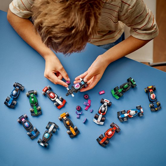 LEGO F1 raceauto collectibles, 1 van de 12 willekeurige raceauto's - 71049