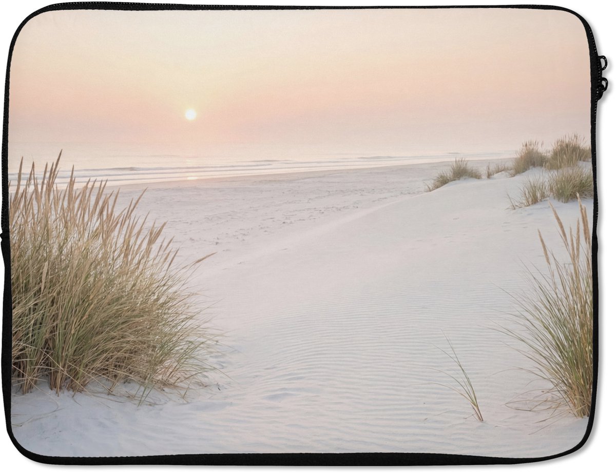 Laptophoes 15.6 inch - Horizon - Duinlandschap - Zand - Laptop sleeve - Binnenmaat 37x26 cm - Zwarte achterkant