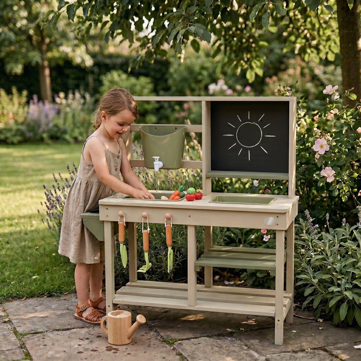 AXI Sev Zand & Water Speelkeuken Grijs/groen – Met Krijtbord - Incl. 3-delige Accessoire Set – Modder Keuken — afbeelding 4