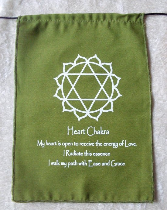 Chakra Meditatie Vlaggenlijn - Gebedsvlaggen Chakra - Meditatie Yoga - Handgemaakt op Bali - 7 vlaggen 20x14cm - Meerkleurig — afbeelding 4