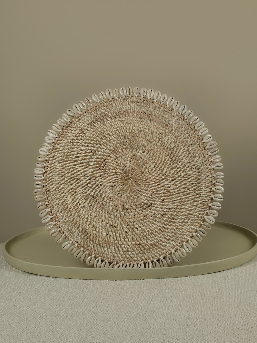Blitzdeco - Placemat Rond - Dean - Licht Beige Rotan met Witte Schelpen - Handgemaakt