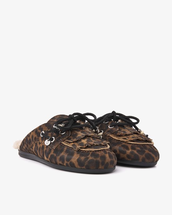 Mules imprimé léopard marron avec franges marron, lacets noirs et doublure en peau de mouton crème.