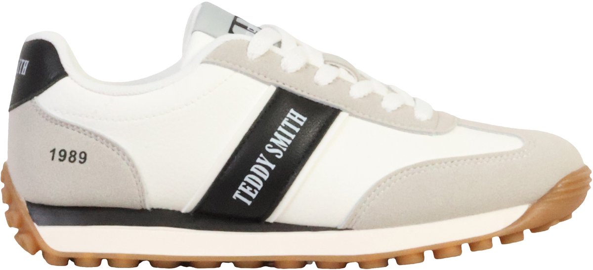 Sneakers met veters