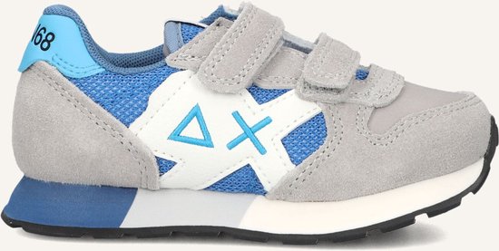 Grijze suède jongens sneaker met blauw mesh, witte accenten en 'AX' logo.