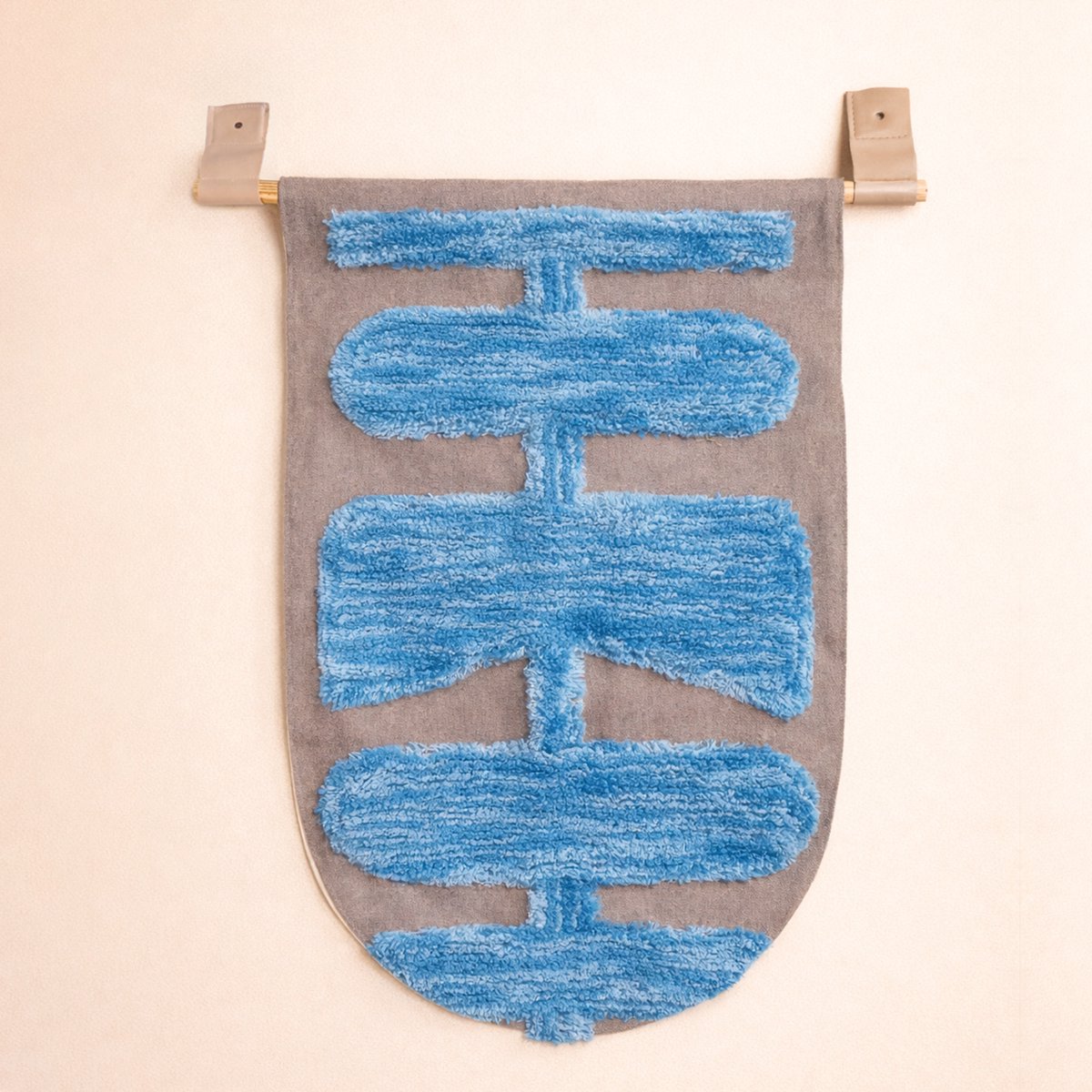 Handgetufted Wandtextiel Totem - Studio 02 - Ever Desi Studio