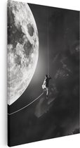 Artaza Canvas Schilderij Man hangt aan een Touw voor een Volle Maan - 20x30 - Klein - Foto Op Canvas - Canvas Print