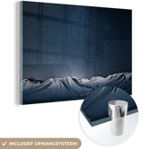MuchoWow® Glasschilderij 90x60 cm - Schilderij acrylglas - Sterren - Sneeuw - Berg - Foto op glas - Schilderijen