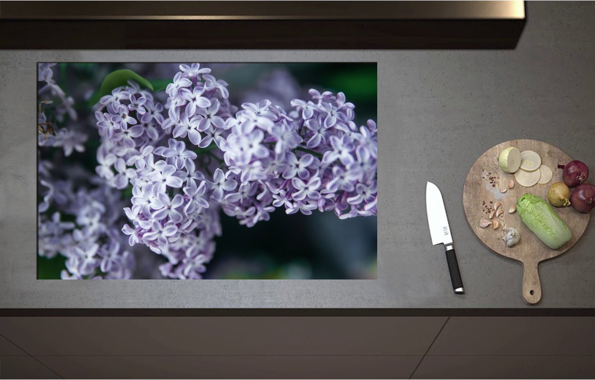 Inductieplaat Beschermer - Boeketjes van Paarse Sering Bloemen - 85x55 cm - 2 mm Dik - Inductie Beschermer - Bescherming Inductiekookplaat - Kookplaat Beschermer van Wit Vinyl