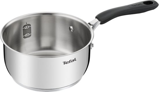 RVS steelpan met zwarte handgreep en maataanduiding aan binnenzijde.