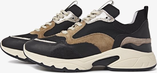 Celina Jae | VIA VAI beige sneakers | VIA VAI