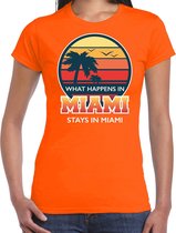 Miami zomer t-shirt / shirt What happens in Miami stays in Miami voor dames - oranje - Miami party / vakantie outfit / kleding/ feest shirt S