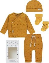 Noppies - Cadeauset - Kledingset - Biologische katoen - (5delig) - Broek Kris - Shirt Taylor - Muts Marjolein - 2paar sokjes - Honey Yellow - Maat 56