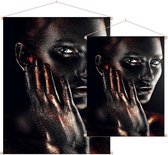 Zwarte vrouw bodypaint met gouden gloed - Foto op Textielposter - 60 x 80 cm