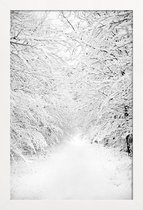 JUNIQE - Poster in houten lijst Walking in a Winter Wonderland -20x30